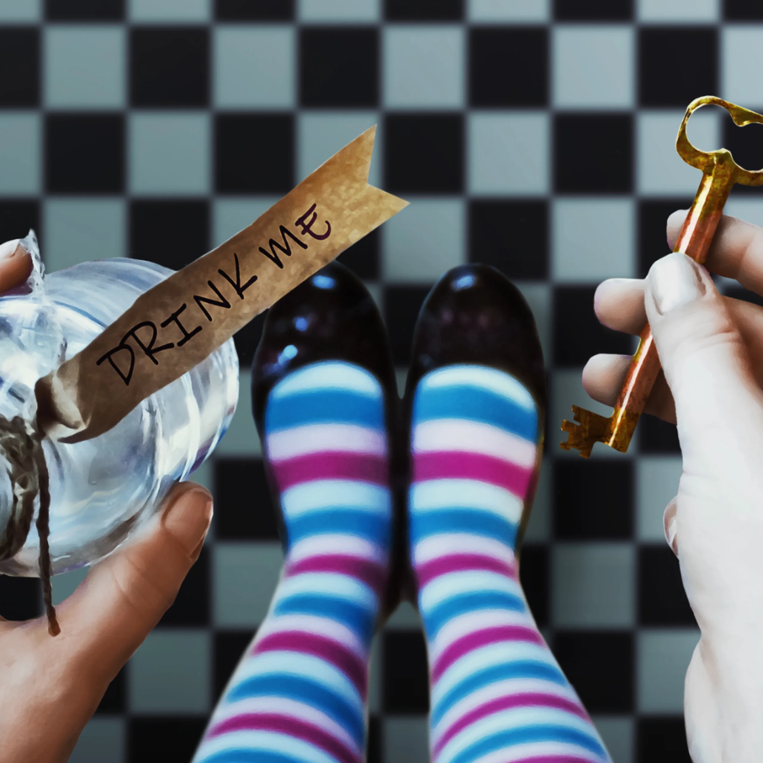 alice in wonderland holding a bottle and key
