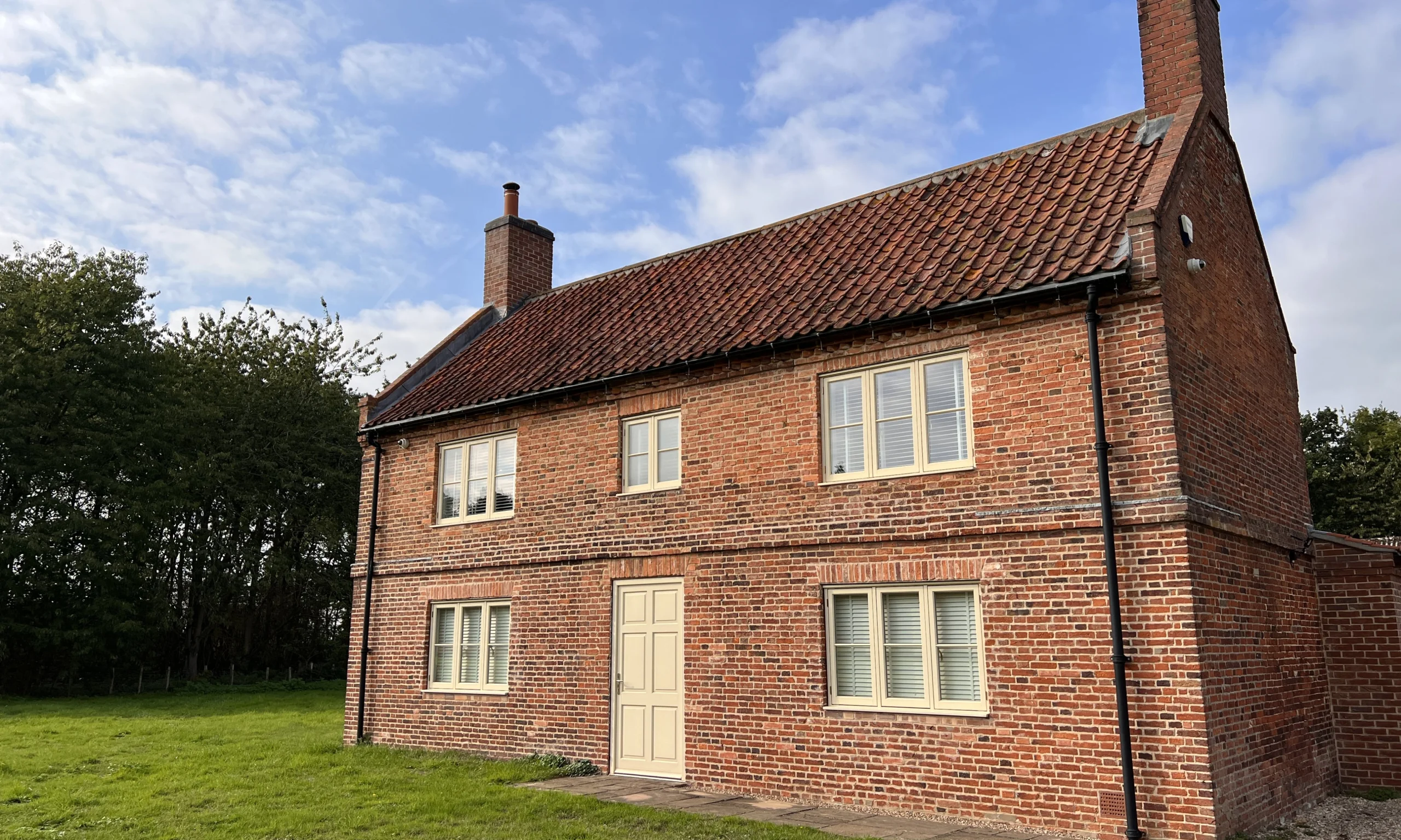 the front exterior of grange farm holiday cottage doddington hall