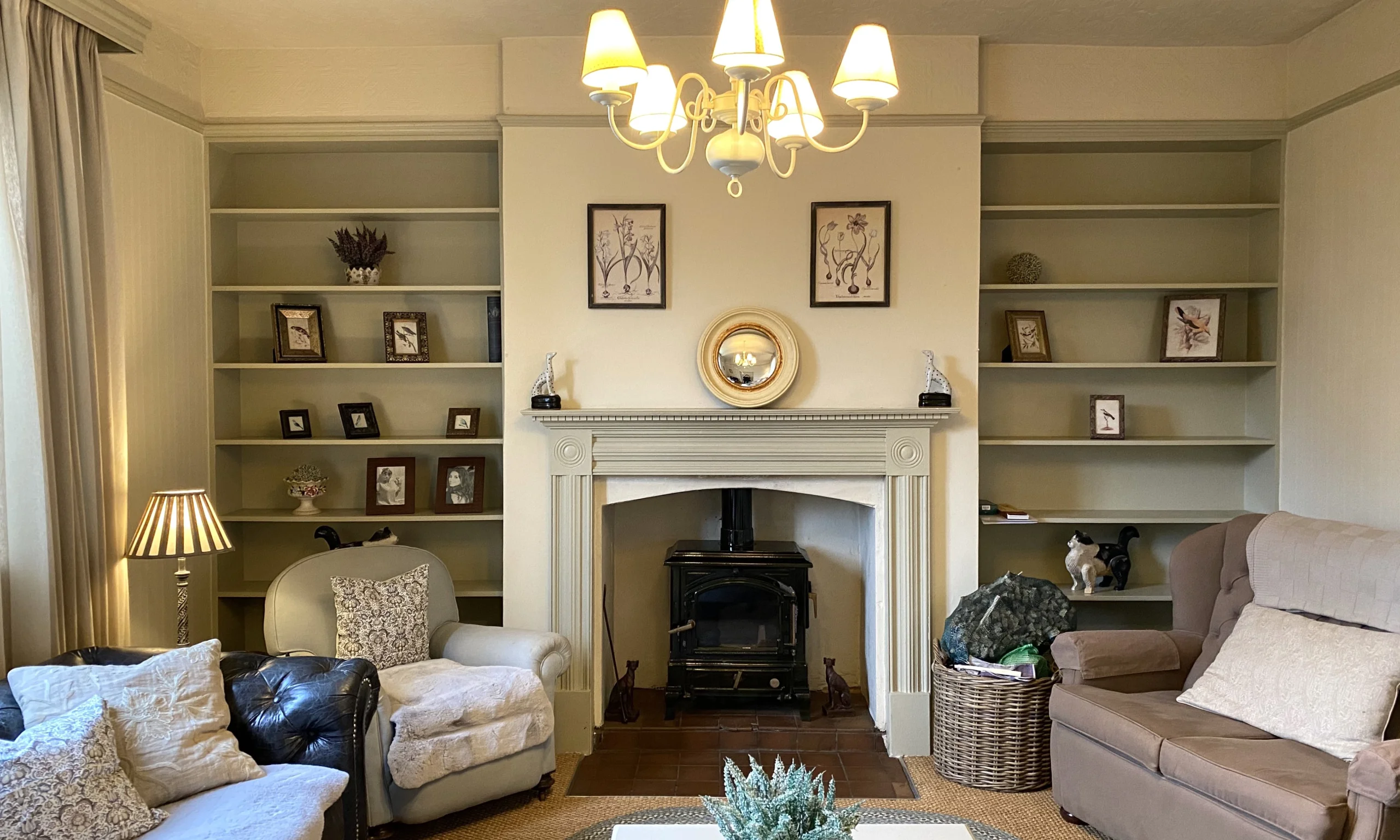 the living room with sofas and armchairs at holly farm doddington hall