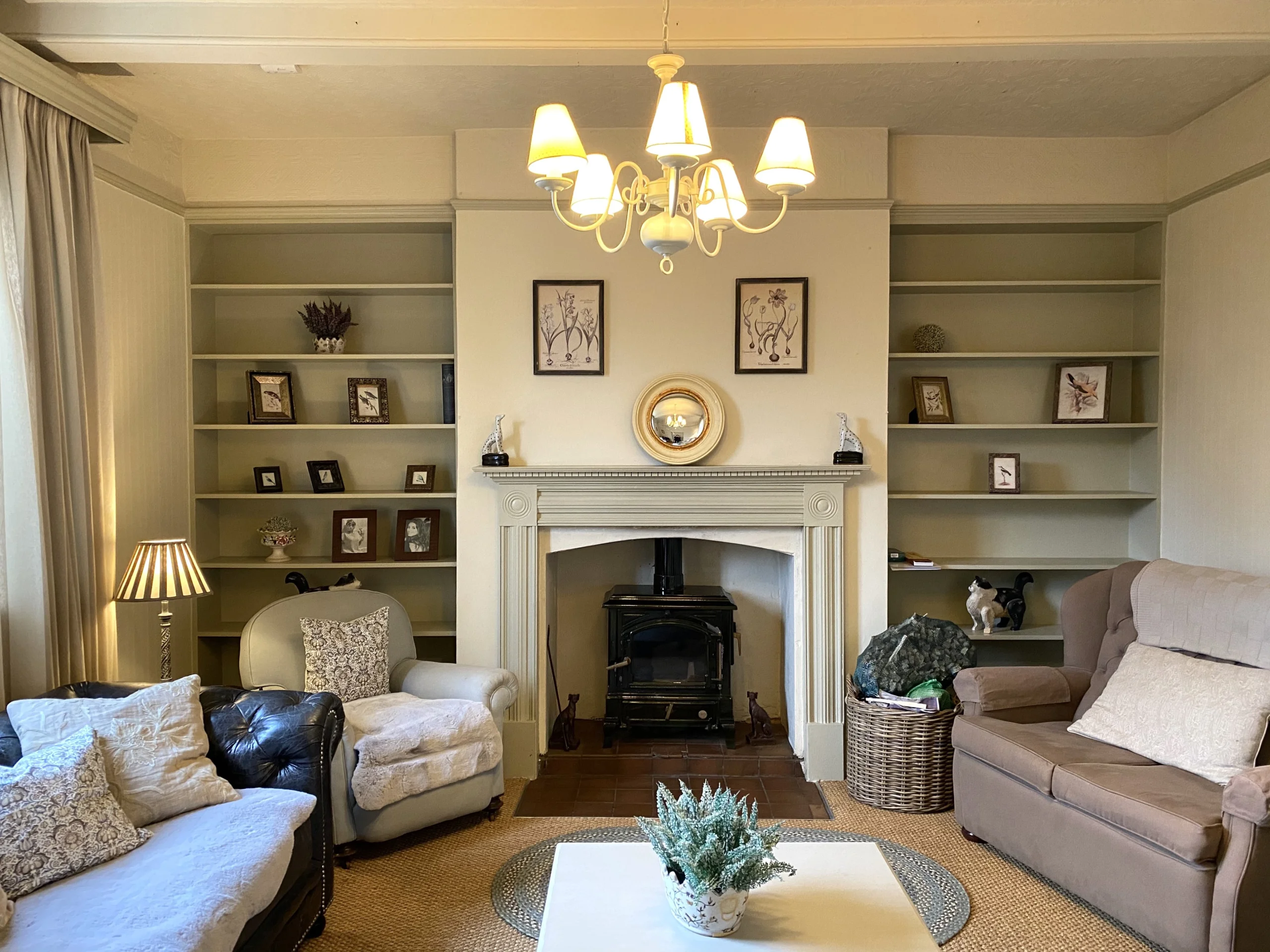 the living room with sofas and armchairs at holly farm doddington hall